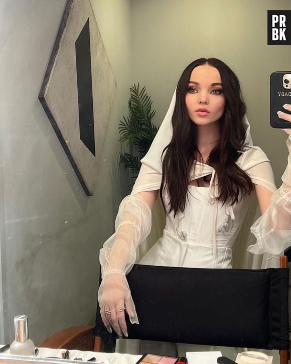 Dove Cameron: "Todos nós merecemos uma vida livre da identidade socialmente criada, todos nós merecemos desaprender o autoabuso e o auto-ódio"