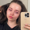 Dove Cameron faz foto chorando e desabafa sobre saúde mental