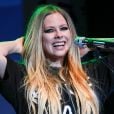 Avril Lavigne relembra começo de carreira: "Saí da casa dos meus pais direto para um ônibus de turnê"