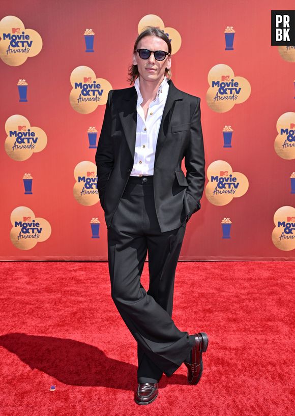 MTV Movie & TV Award 2022: Jamie Campbell Bower, o 001 de "Stranger Things", marcou presença com look elegante