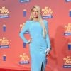 MTV Movie & TV Award 2022: Paris Hilton apostou em vestido azul claro e adaptação de luvas de motoqueira