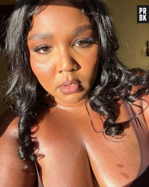 Lizzo avisa aos fãs: "Estou orgulhosa em dizer que tem uma nova versão de 'GRRRLS' com mudança na letra"