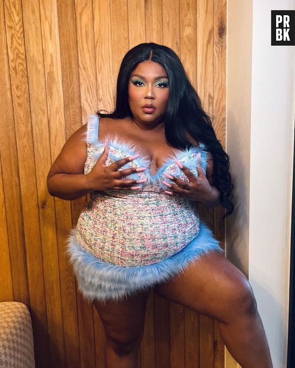 Lizzo  soltou um comunicado oficial para, além de fazer um pedido de desculpas público, revelar ao seu fandom que vai mudar a letra