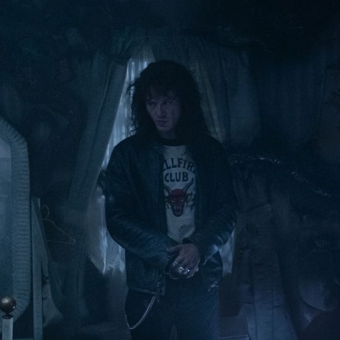 Stranger Things 4: Joseph Quinn, o Eddie, confirma que a sua cena tocando  guitarra está no Volume 2 - Purebreak