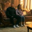 Na 3ª temporada de "The Umbrella Academy", Luther (Tom Hopper) e Sloane  (Génesis Rodríguez) são um bom casal por serem honestos e se importarem com suas famílias    