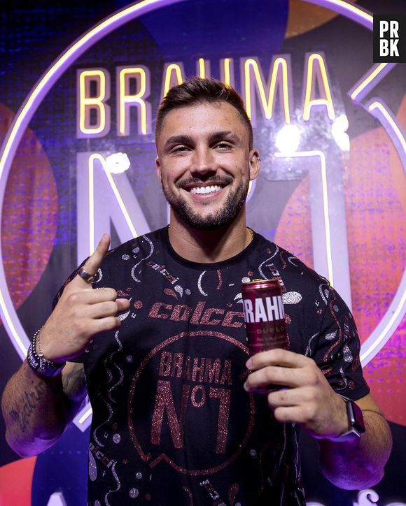 Mel Maia confirma que ficou com Arthur Picoli e declara: "Mais gostoso"