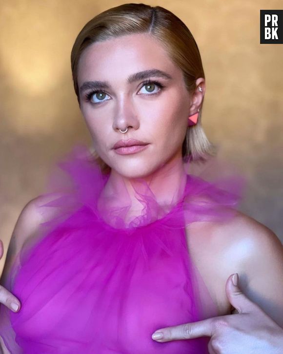 

Florence Pugh rebate críticas após mostrar seios em look: "Feliz com meus 'defeitos'"

