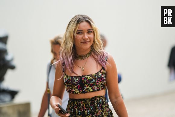 Florence Pugh provoca após look polêmico: "Decepcionados com meus peitos pequenos"