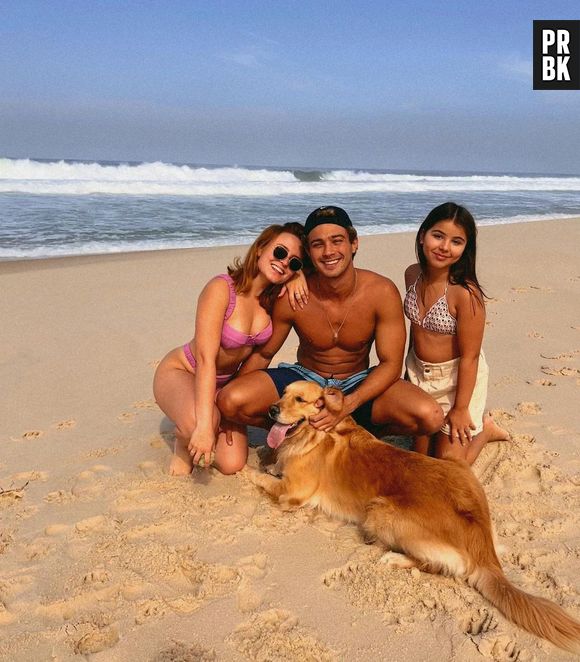 Larissa Manoela curte momentos na praia com o namorado, André Luiz Frambach