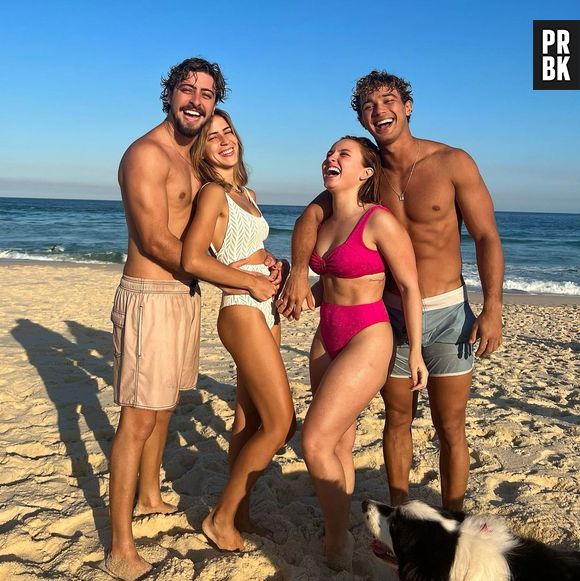 Larissa Manoela curte praia com André Luiz Frambach e amigos