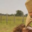 A cantada que Maria Bruaca (Isabel Teixeira) lança para Alcides (Juliano Cazarré) é um dos melhores momentos de "Pantanal"