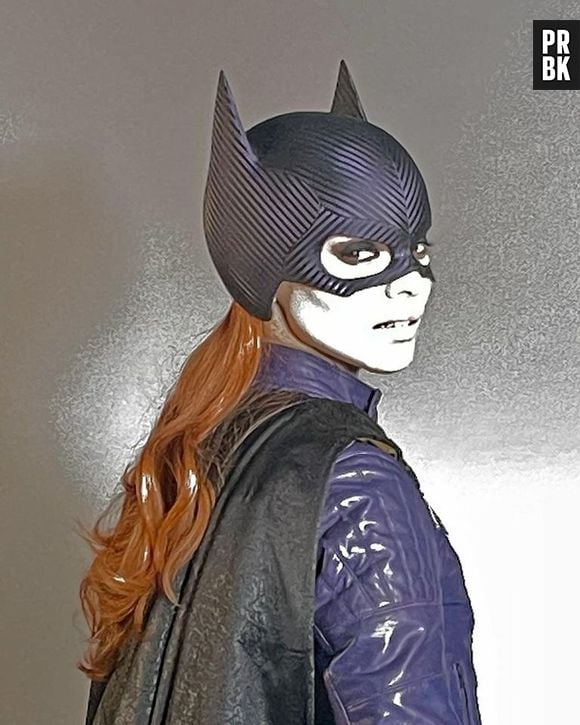 Warner Bros. Discovery está focada em reduzir despesas e maximizar produções, o que levou ao cancelamento do filme "Batgirl", mesmo após o fim das filmagens