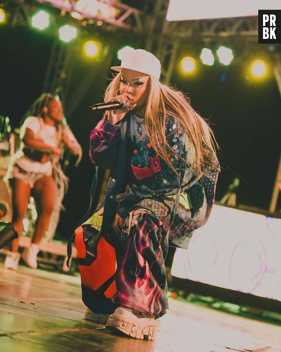 Gloria Groove e Pabllo Vittar já cantaram juntas na faixa "Joga Bunda", com Aretuza Lovi