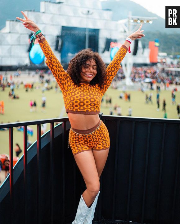 Rock in Rio: Any Gabrielly foi com conjunto estampado