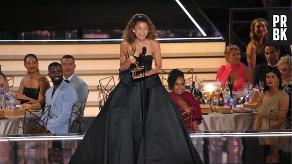 Zendaya se emociona com prêmio no Emmy 2022