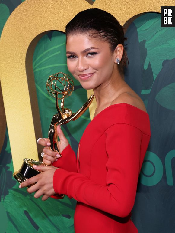 Emmy 2022: veja vídeo de Zendaya emocionada com prêmio