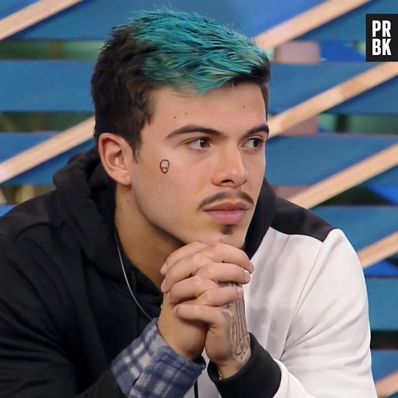 "A Fazenda 14": Thomaz Costa teria tentado ingerir remédios a fim de ter uma overdose, revelam peões