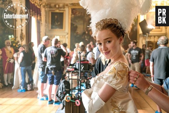 "Bridgerton": looks de Daphne (Phoebe Dynevor) escurecem à medida que ela evolui e amadurece na série