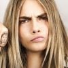 Cara Delevingne tem tatuagem de Leão no dedo indicador