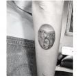 A blogueira e designer italiana  Chiara Ferragni possui um leão e uma leoa tatuados em seu antebraço 