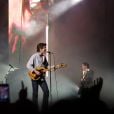A apresentação do Arctic Monkeys teve o cenário dentro da identidade visual do novo álbum “The Car”