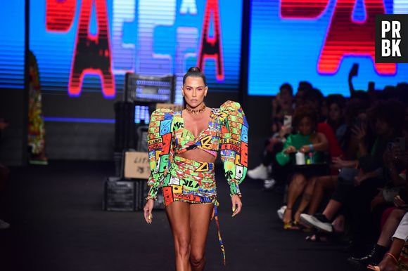 Peças chamativas e cores neon se destacam em desfila da Meninos Rei na SPFW 2022