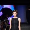 SPFW 2022: Greg Joey apresentou vestidos elegantes longos e plissados com cores sóbrias 