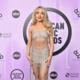  American Music Awards 2022: look de Sabrina Carpenter foi elogiado por mídia internacional  