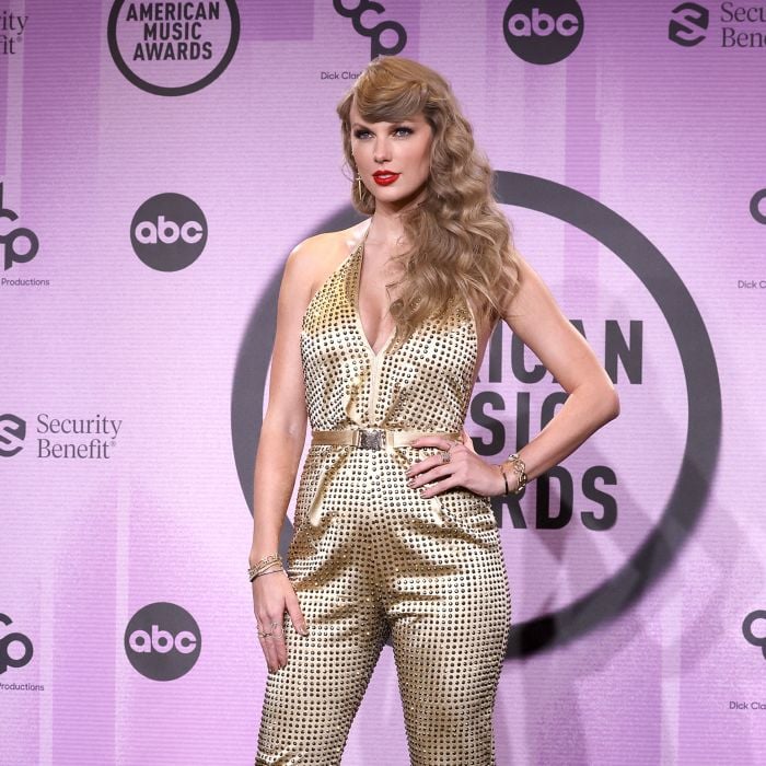  Taylor Swift fez referência ao &quot;Speak Now&quot; com look no American Music Awards 2022 