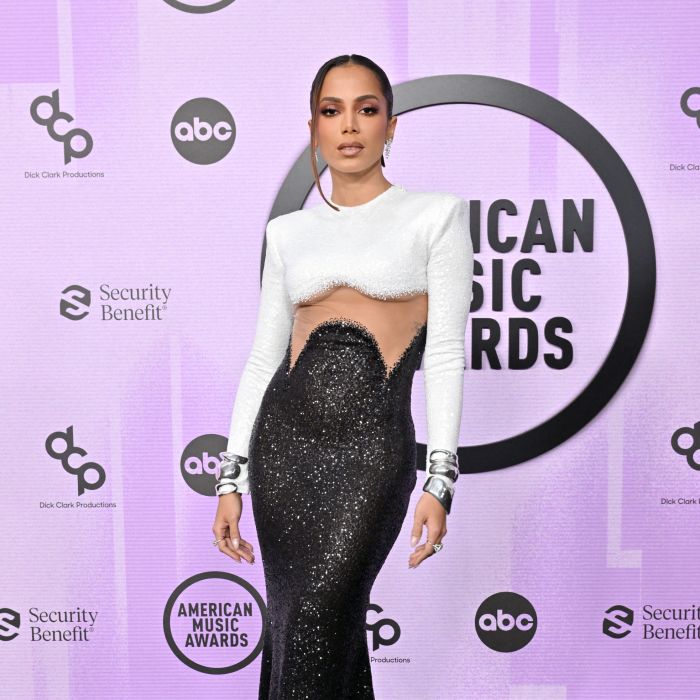  Anitta chegou ao American Music Awards 2022 com look ousado 