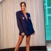 Deborah Secco: 9º lok foi com blazer e acessório de flores, que é tendência polêmica