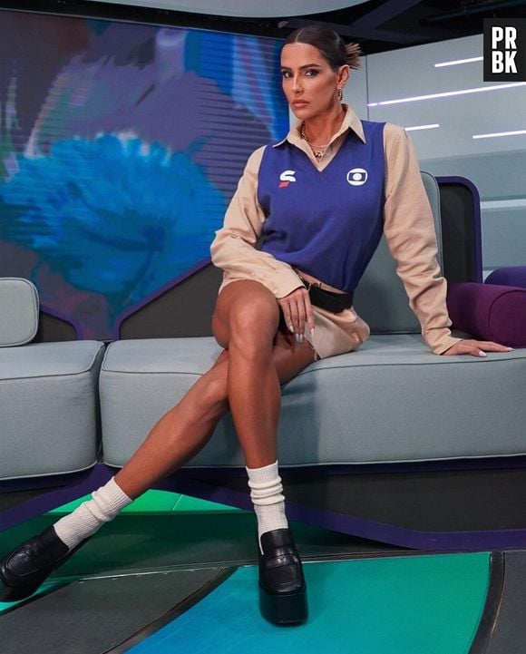 Deborah Secco: 3º look foi com inspiração na tendência college