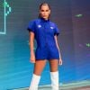 19º look de Deborah Secco foi com macacão e botas