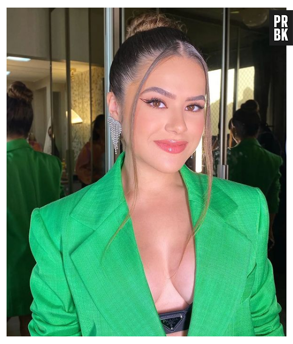 Maisa aposta em blazer na cor verde para compor look estiloso