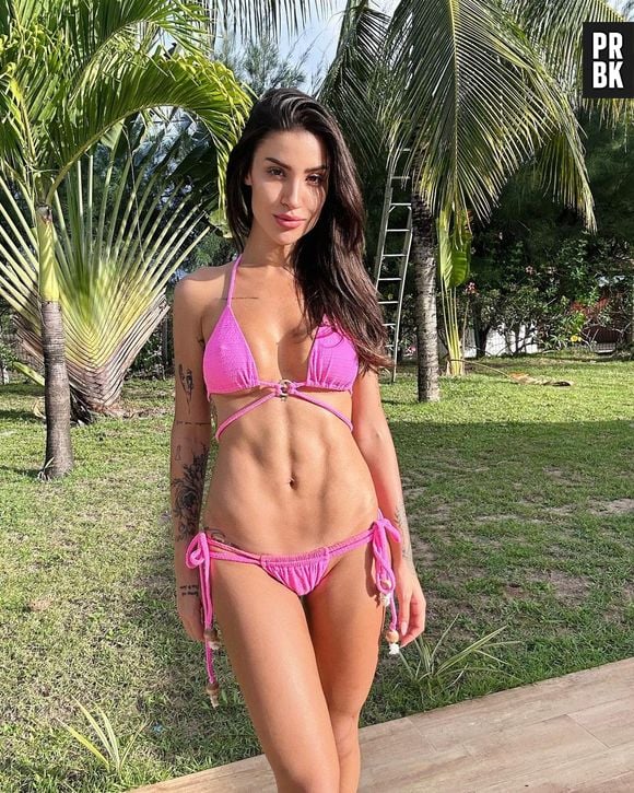 Bianca Andrade postou foto de biquíni, na última terça (3), e foi alvo de comentários negativos