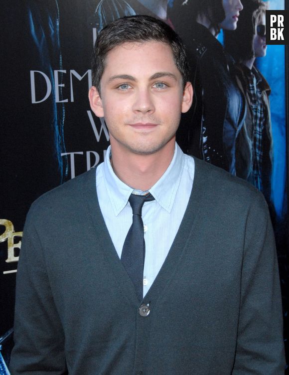 "Percy Jackson": Logan Lerman se acha muito jovem para interpretar Poseidon em série do Disney+