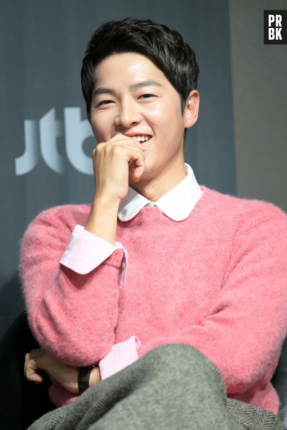 Song Joong Ki anunciou, nesta segunda-feira (30), que se casou e será pai em breve