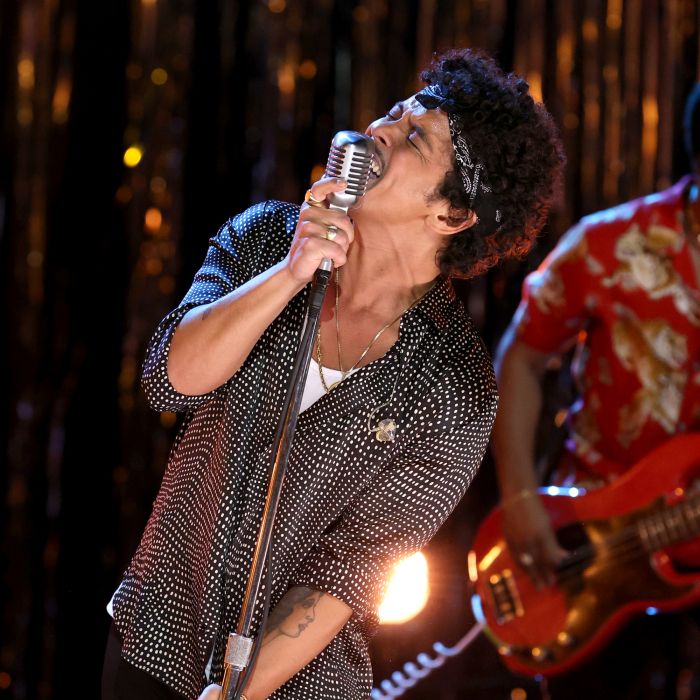 Bruno Mars fez serenata de &quot;Just The Way You Are&quot; para fã em show