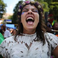 Confira as cantadas de Carnaval mais criativas usadas na hora da folia!