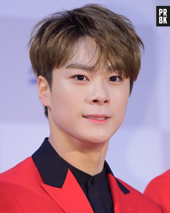 Triste notícia: Moonbin, do grupo de K-Pop Astro, falece aos 25 anos em sua casa.