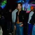 Sasha Meneghel roubou a cena com seu look bem anos 2000 com calça de cintura baixa