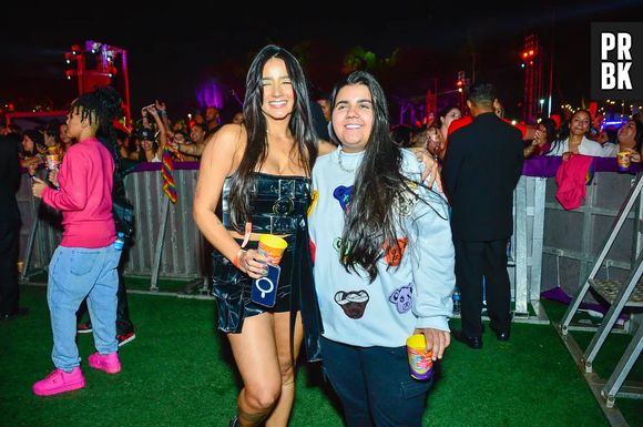 Yasmin Santos e a namorada, Ana Sprot, estavam com looks maravilhosos no "Numanice"