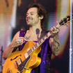​​​​Nova moda? Harry Styles e Beyoncé fazem chá revelação e descobrem sexo de bebês no meio do show