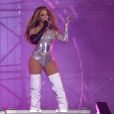 Beyoncé abriu envelope que revelava sexo de bebê de fã, durante um show