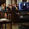 Alison (Sasha Pieterse) assiste o vídeo do dia da morte de Mona (Janel Parrish) junto com Spencer (Troian Bellisario), Aria (Lucy Hale), Emily (Shay Mitchell) e o resto do tribunal em "Pretty Little Liars"