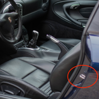 As portas de nossos carros guardam um segredo que nem todos conhecem: a função oculta dessa peça!