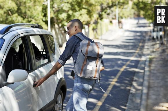 Muita gente não sabe, mas um pequeno detalhe na porta do carro pode fazer toda a diferença