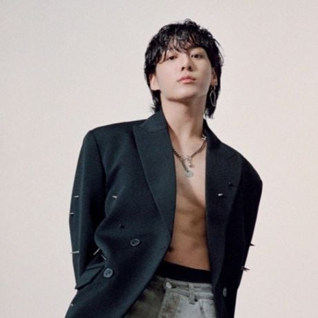 V, do BTS, "pelado"! 10 fotos dele e mais idols que deixaram as armies sem fôlego