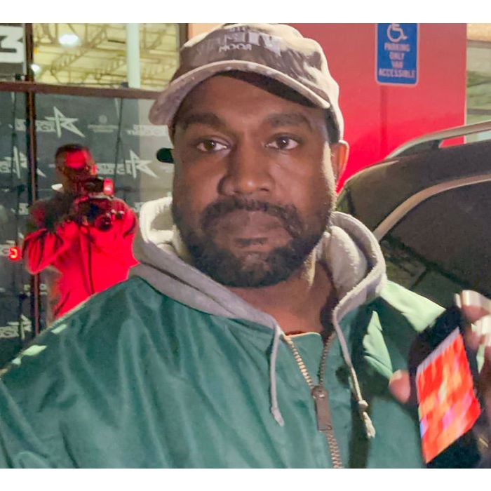 Kanye West e esposa podem ser multados por sexo oral em público