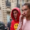 Hailey Bieber toda barbie e Justin Bieber com mais um moletom